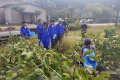 LINE_ALBUM_251008-09津中2年総合_農林業体験_251021_68